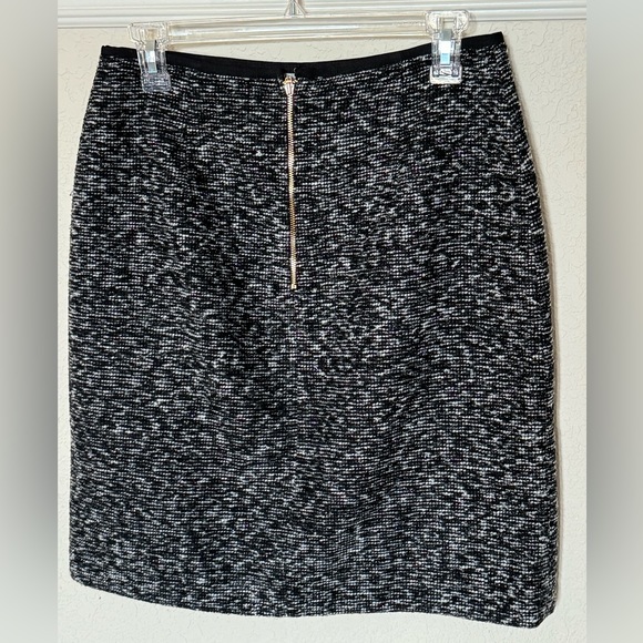 Kate Spade pencil skirt. Like new condition! - Picture 4 of 5